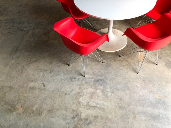 デザインと用途を見きわめて、最適な素材の床材を選択