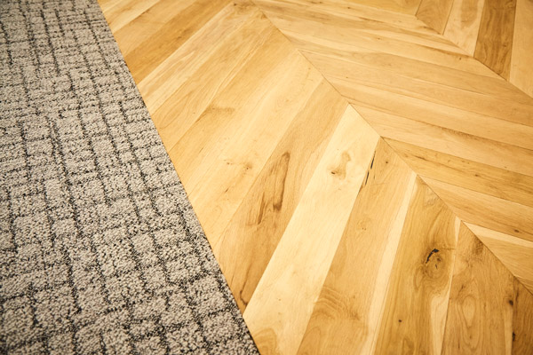 見過ごしがちなオフィス・店舗の床デザインに注目！