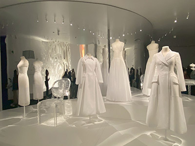 万博フランス館ディオールの展示